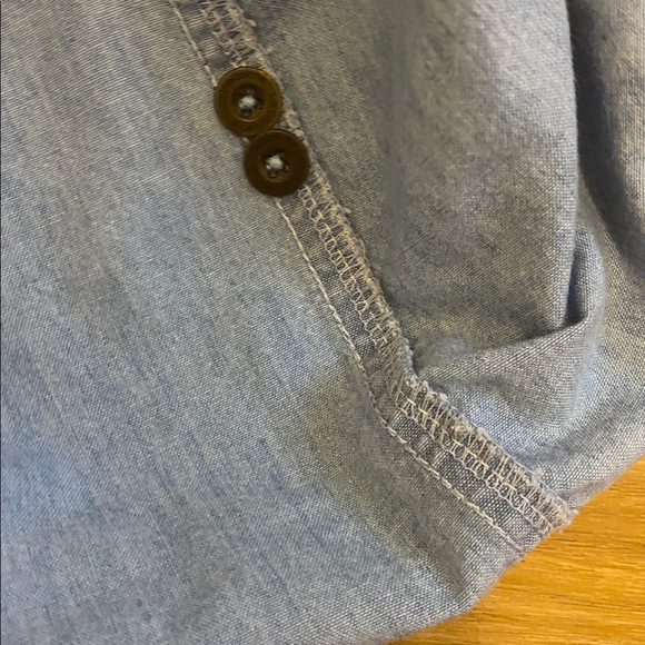 Sleeveless Light Blue Chambray Shirt Dress from LizWear; size XL - Picture 3 of 4